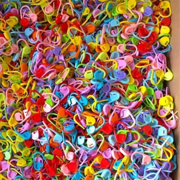 Locking stitch markers, alternate view