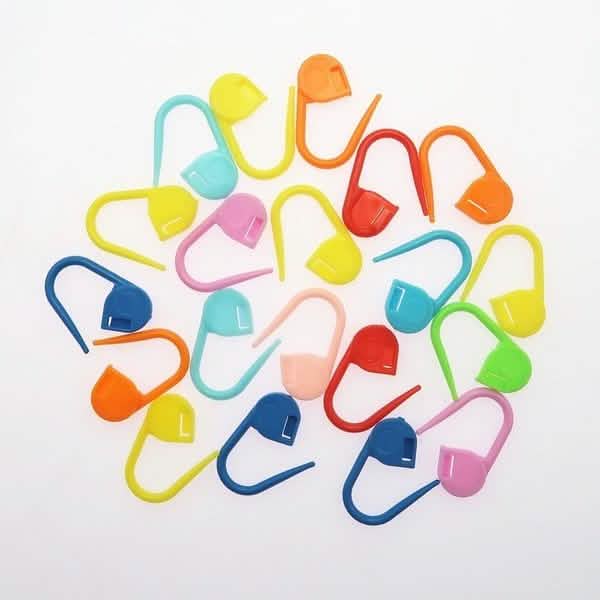 Locking stitch markers, alternate view