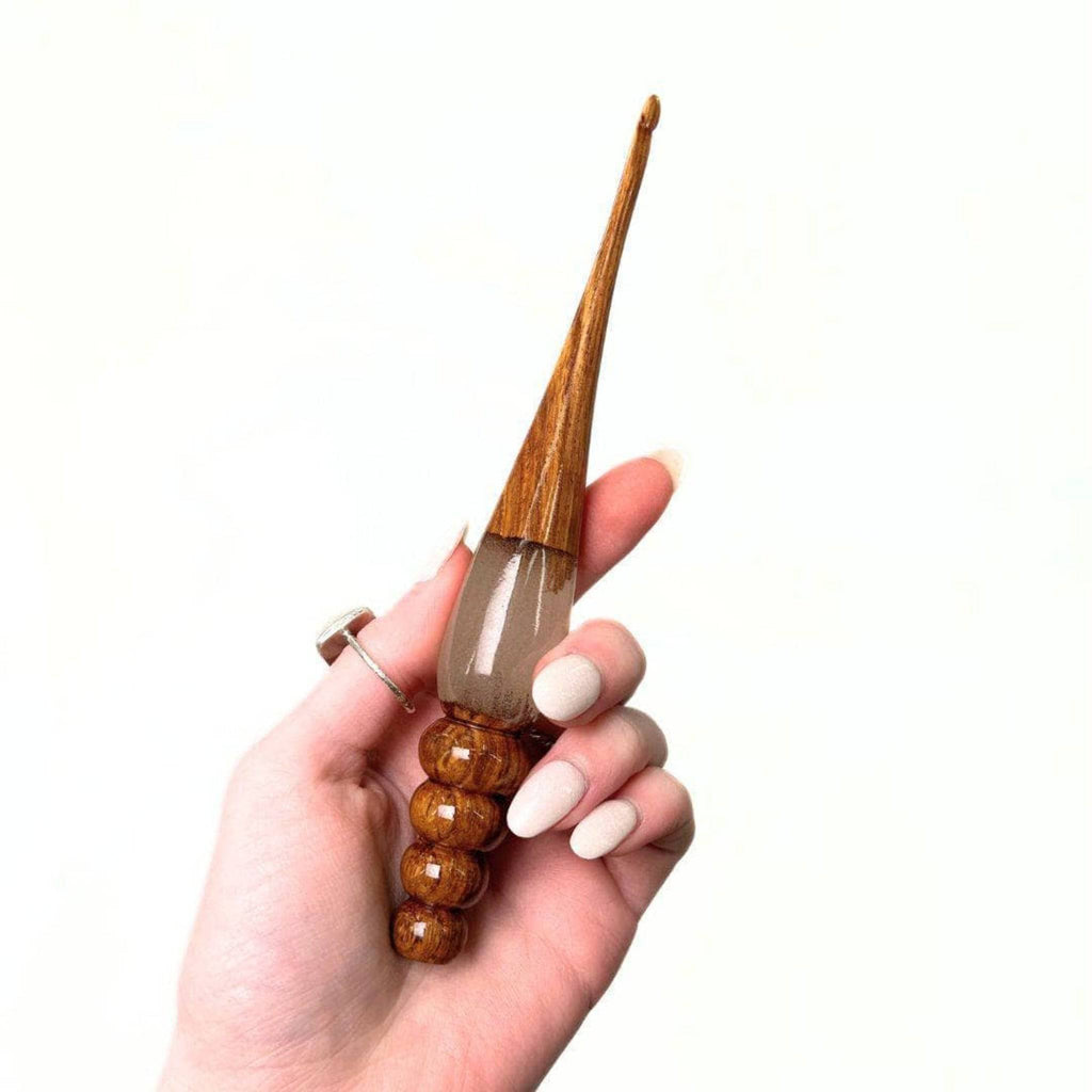 Sparkle rosewood crochet hook, design example